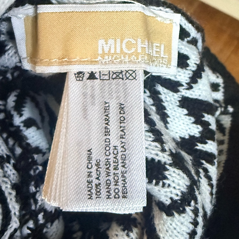 Michael Kors Black & White MK Logo Beanie and Scarf Set - Picture 4 of 5